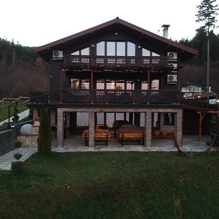 Villa Iskar Lake Residence By Bookvillabg Shtarkelovo Gnezdo エクステリア 写真