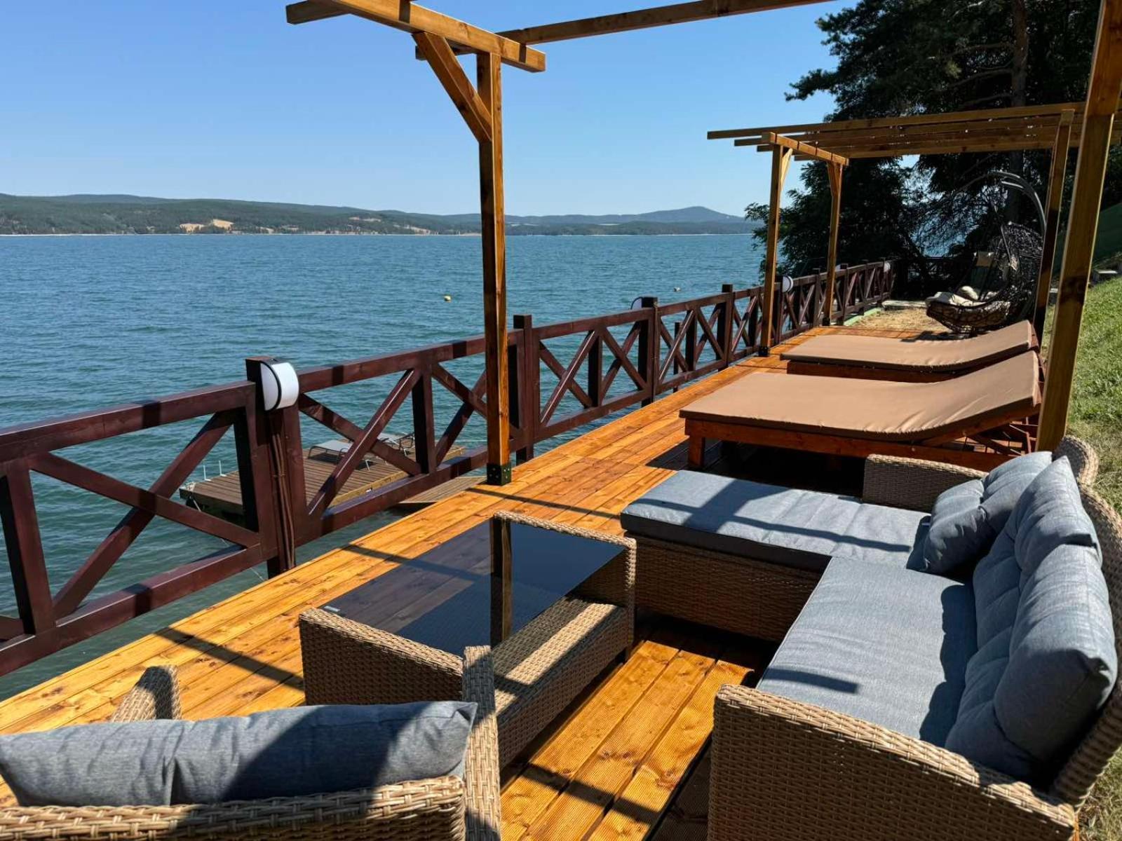 Villa Iskar Lake Residence By Bookvillabg Shtarkelovo Gnezdo エクステリア 写真