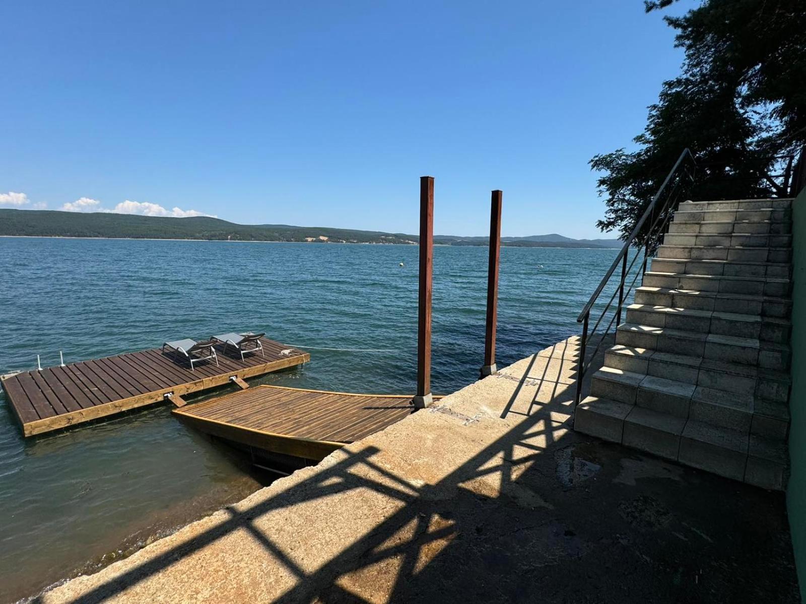 Villa Iskar Lake Residence By Bookvillabg Shtarkelovo Gnezdo エクステリア 写真