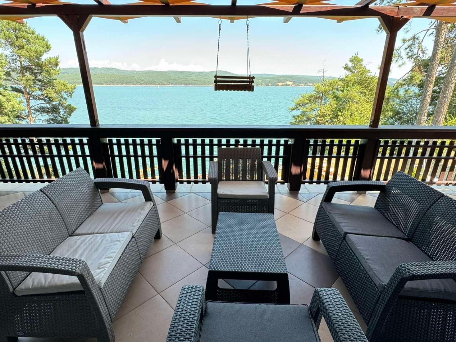 Villa Iskar Lake Residence By Bookvillabg Shtarkelovo Gnezdo エクステリア 写真