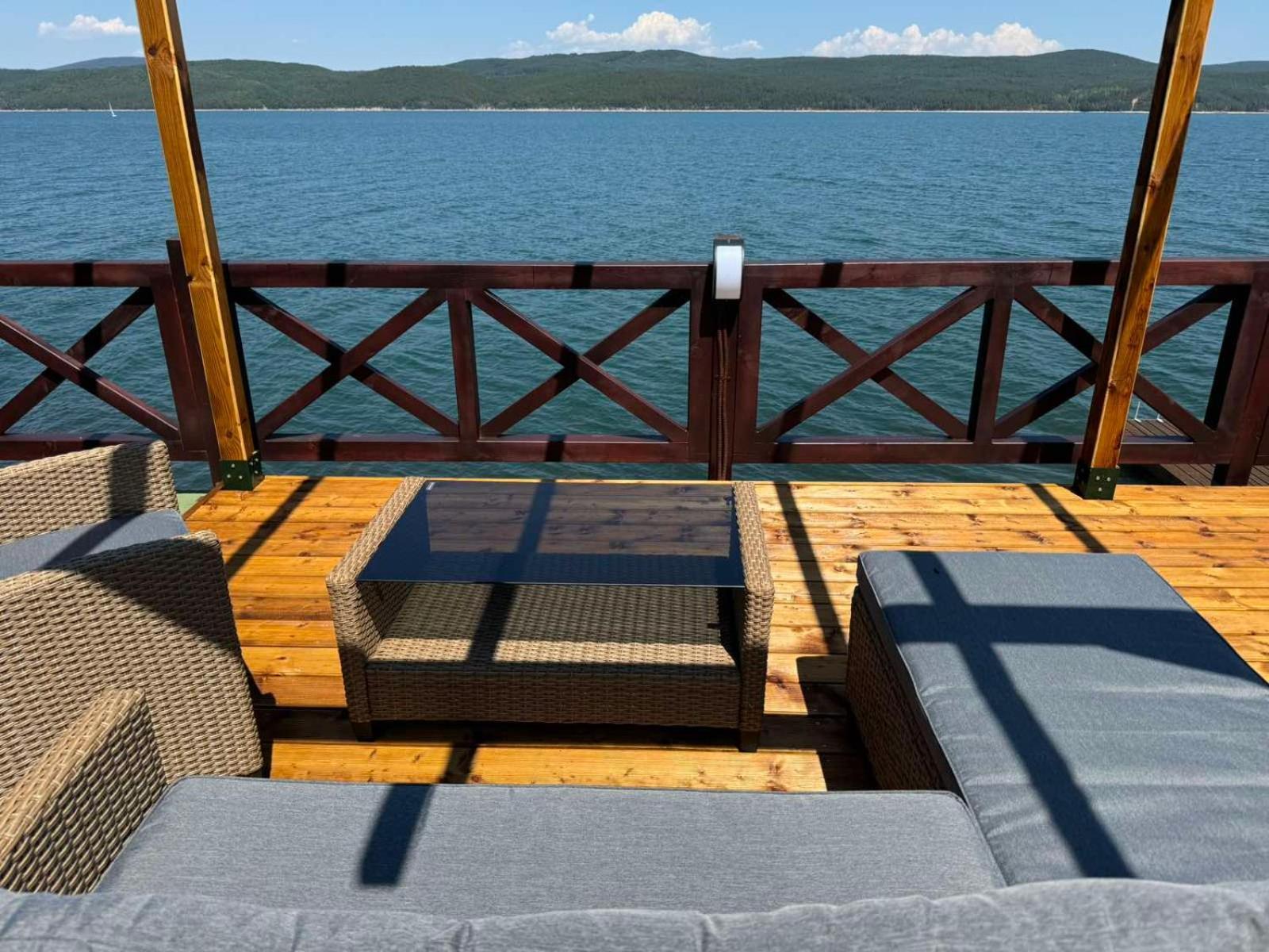 Villa Iskar Lake Residence By Bookvillabg Shtarkelovo Gnezdo エクステリア 写真