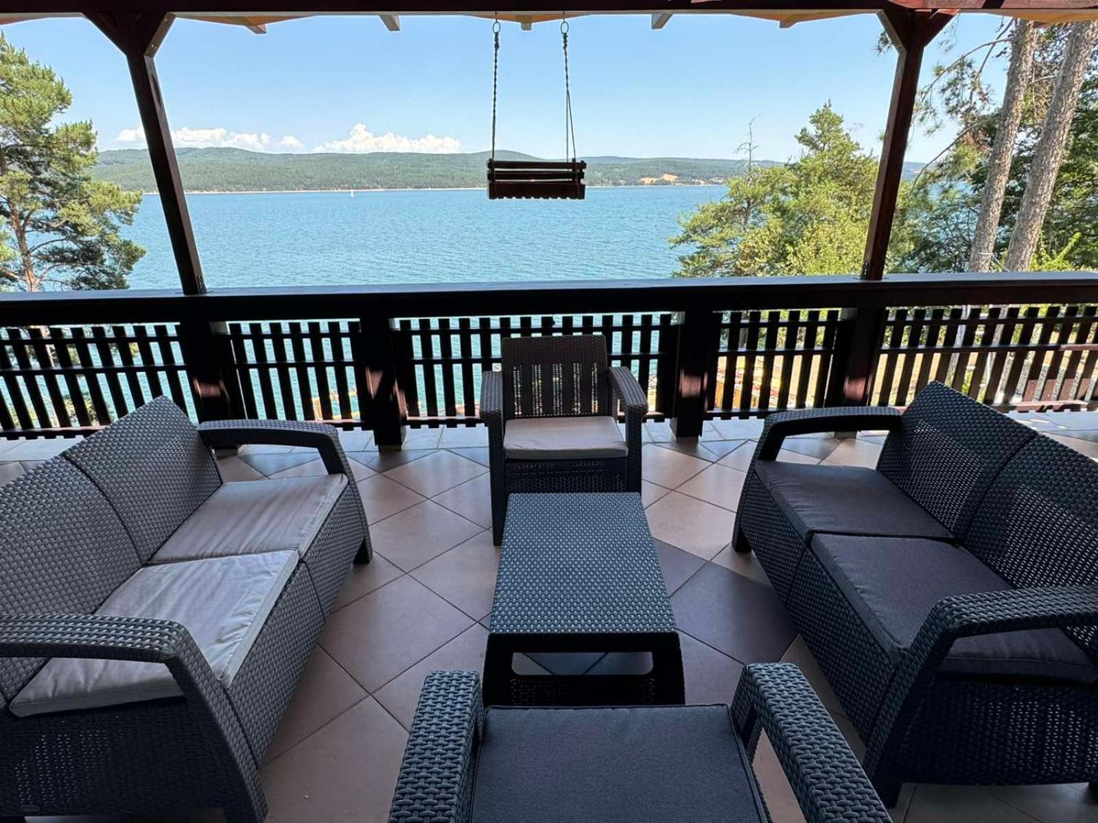 Villa Iskar Lake Residence By Bookvillabg Shtarkelovo Gnezdo エクステリア 写真