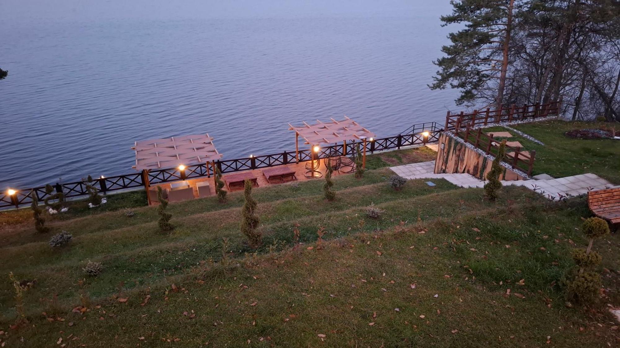 Villa Iskar Lake Residence By Bookvillabg Shtarkelovo Gnezdo エクステリア 写真