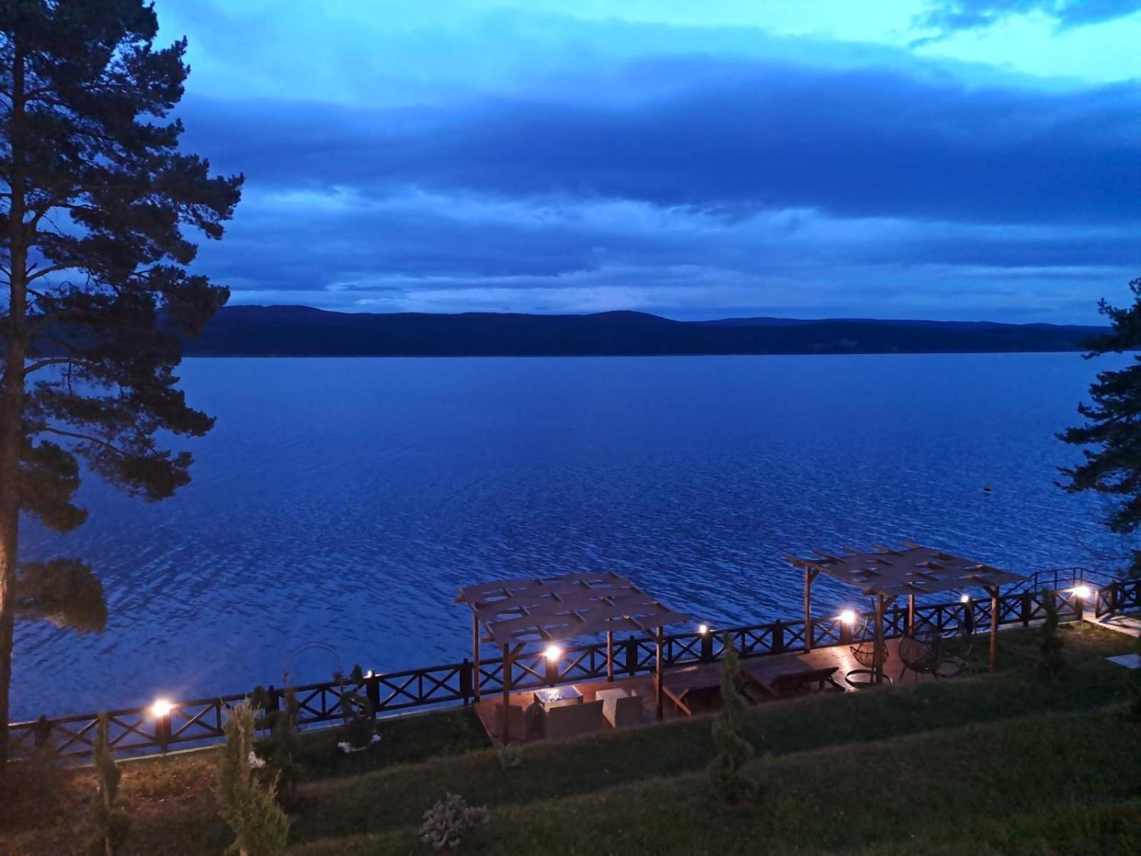 Villa Iskar Lake Residence By Bookvillabg Shtarkelovo Gnezdo エクステリア 写真