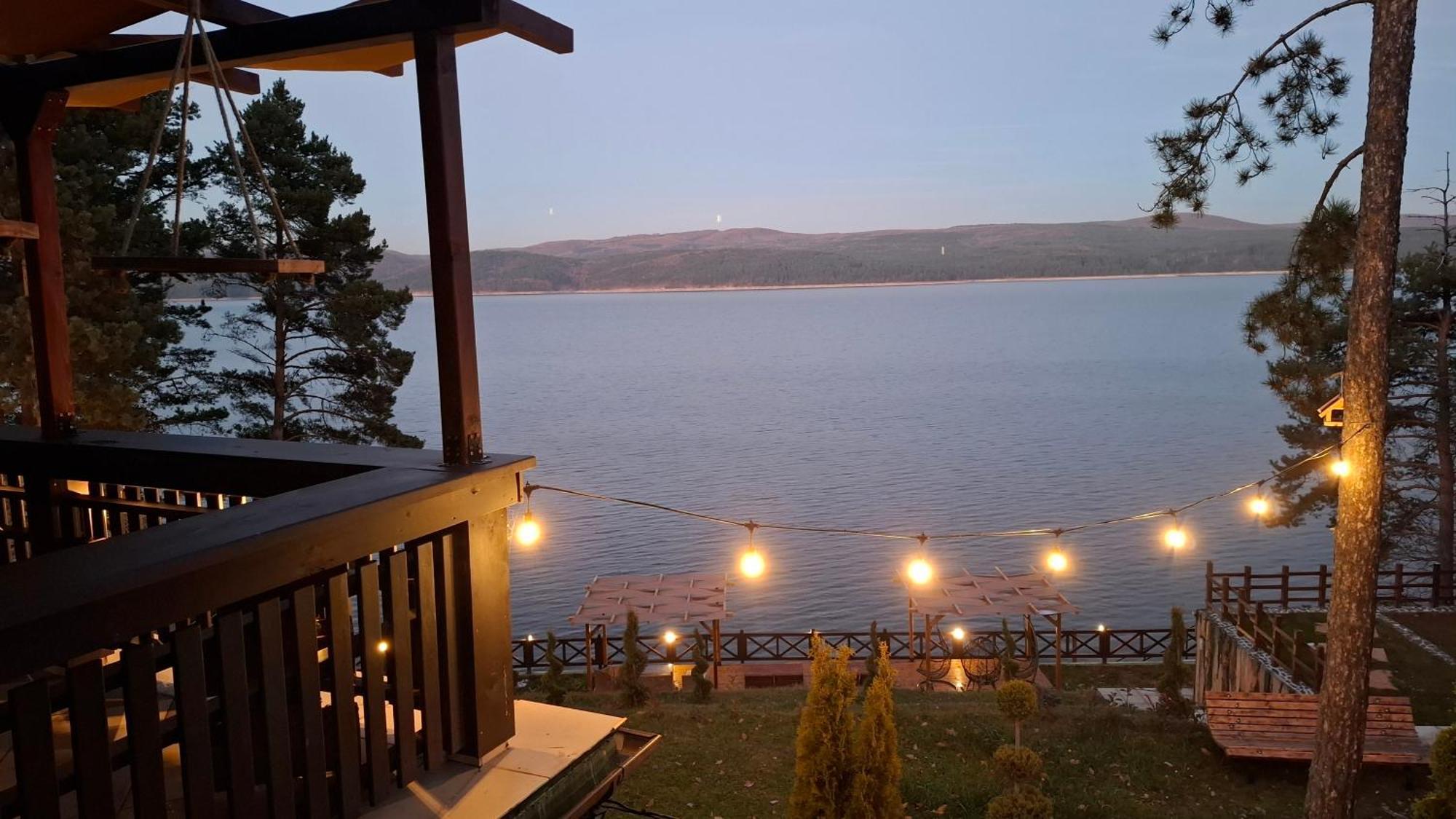 Villa Iskar Lake Residence By Bookvillabg Shtarkelovo Gnezdo エクステリア 写真