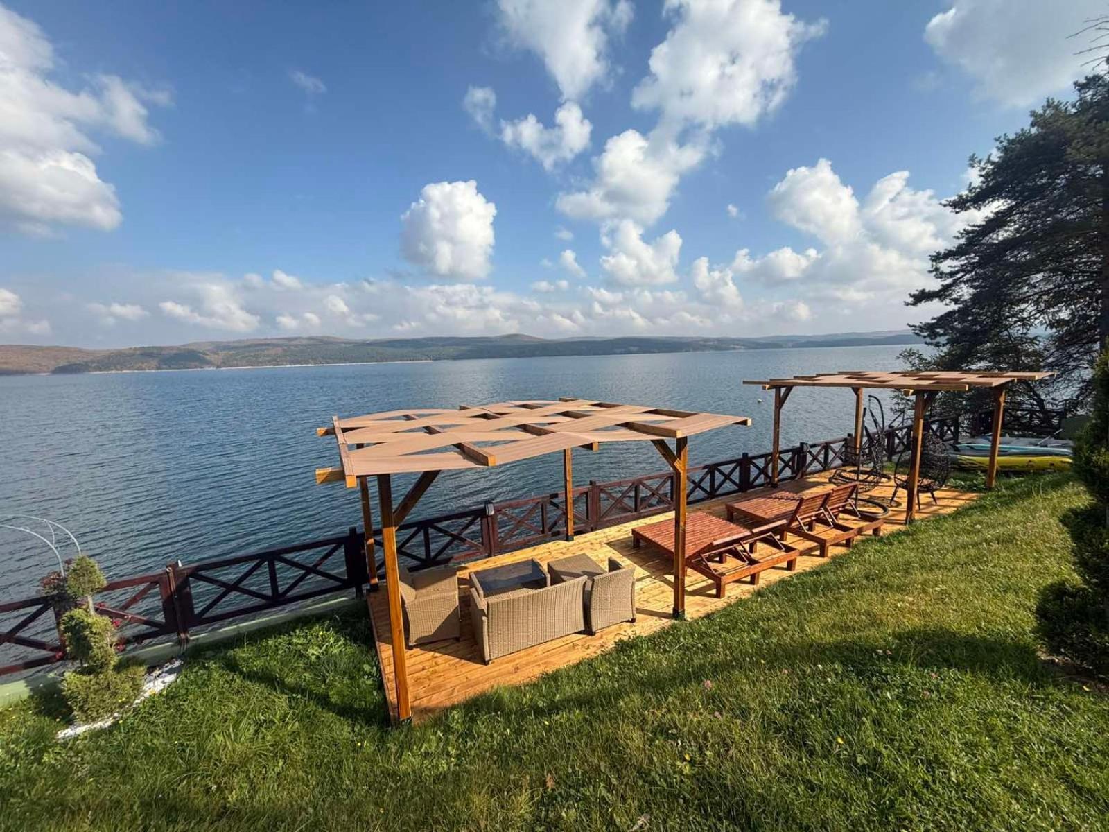 Villa Iskar Lake Residence By Bookvillabg Shtarkelovo Gnezdo エクステリア 写真