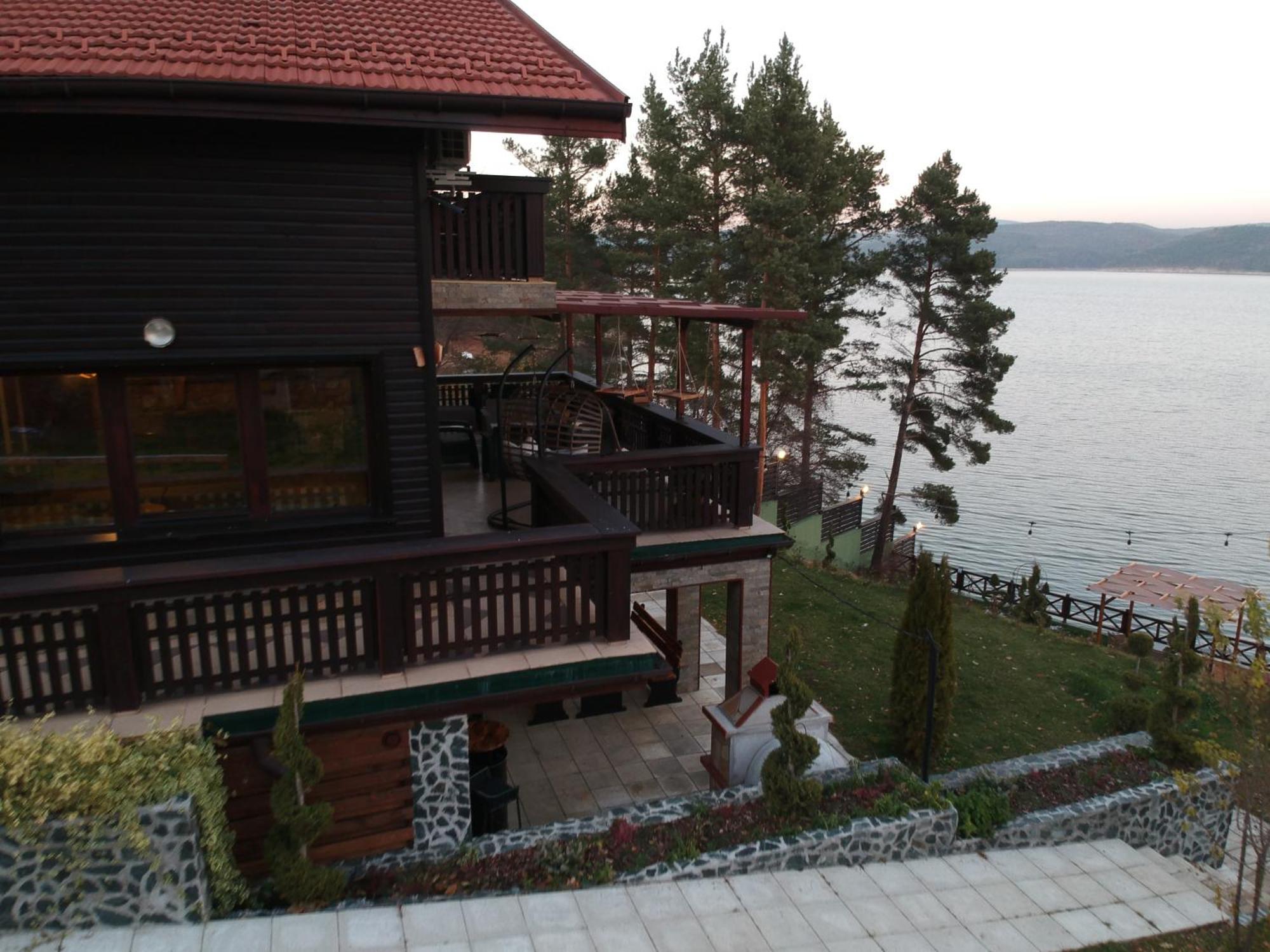 Villa Iskar Lake Residence By Bookvillabg Shtarkelovo Gnezdo エクステリア 写真