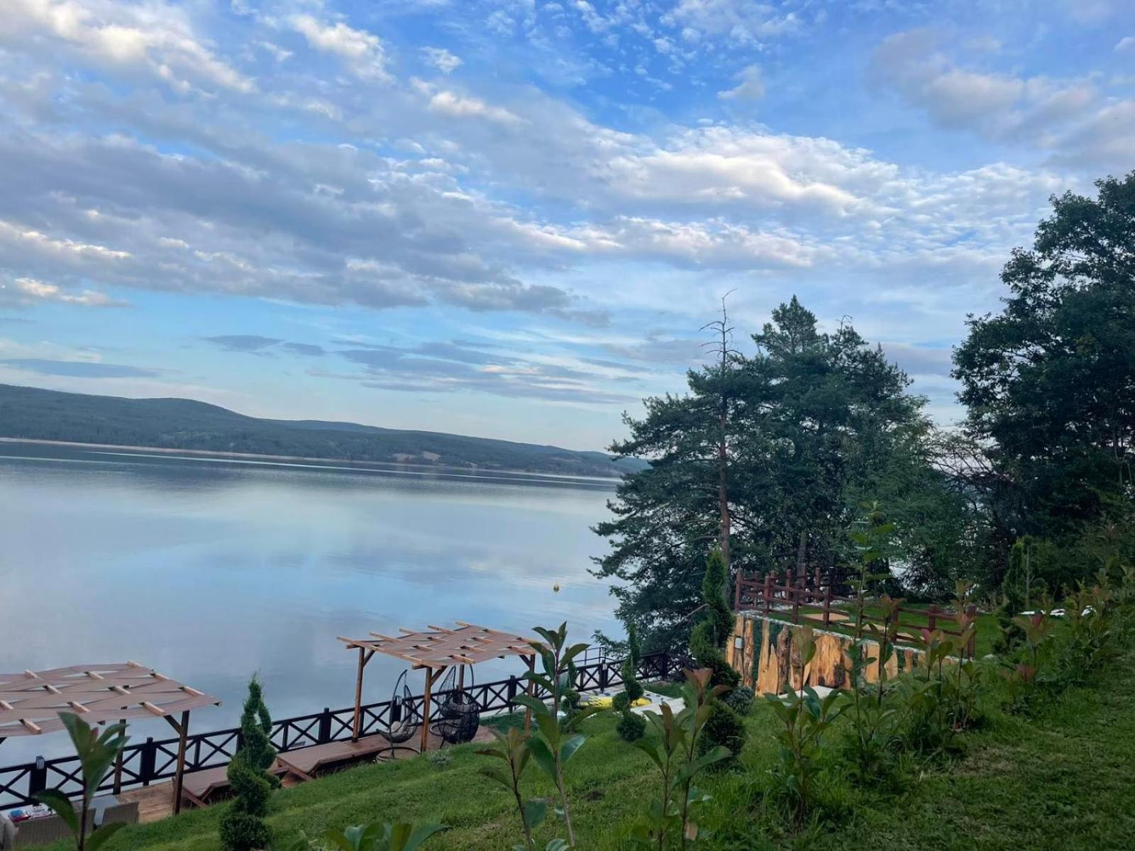 Villa Iskar Lake Residence By Bookvillabg Shtarkelovo Gnezdo エクステリア 写真